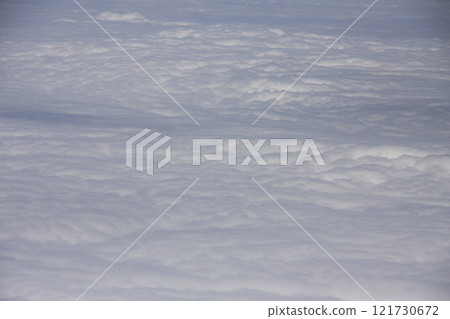 從飛機窗口看到巴西上空的雲海 從飛機窗口看到巴西上空的雲海 121730672