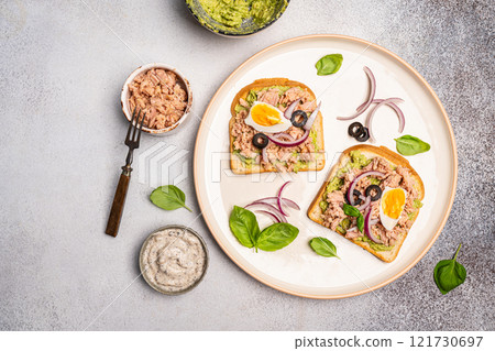 Open sandwiches with canned tuna Open sandwiches with canned tuna 121730697