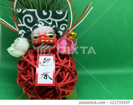New Year's decorations, lion dance and Kadomatsu red fan accessories New Year's decorations, lion dance and Kadomatsu red fan accessories 121734297