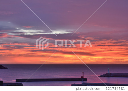 Morning of Inatori Harbor 121734581