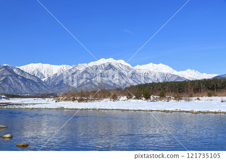 Shinano Omachi Mountain View: The Northern Alps, Ushiro-Tateyama mountain range in winter 121735105