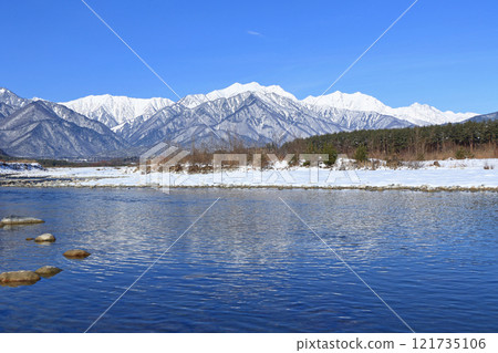 Shinano Omachi Mountain View: The Northern Alps, Ushiro-Tateyama mountain range in winter 121735106
