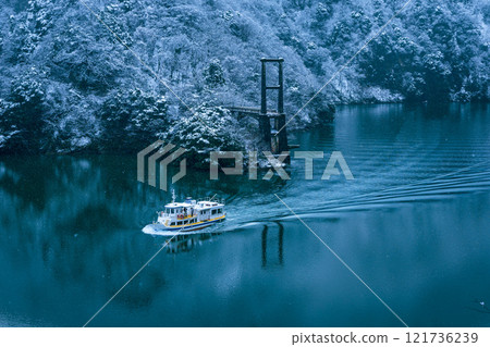Shogawa Gorge Sightseeing Boat Tonami City, Toyama Prefecture 121736239