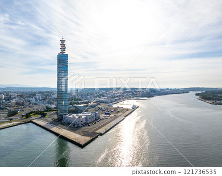 Port Tower Selion and Akita Port (Akita City, Akita Prefecture) 121736535