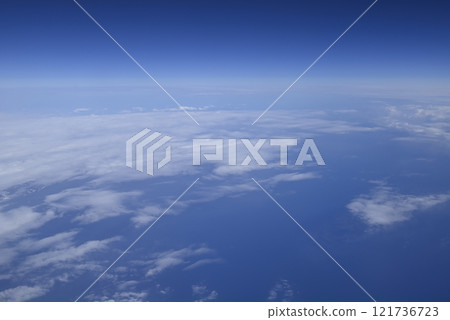 從飛機窗口查看 121736723