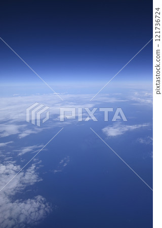 從飛機窗口查看 121736724