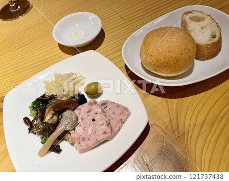 Amuse-bouche, bite-sized dishes, Italian 121737438