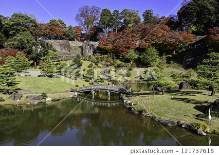 金澤城堡Tamsenin Maru花園裡的秋葉 金澤城堡Tamsenin Maru花園裡的秋葉 121737618