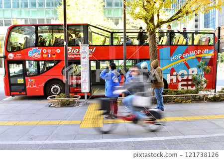 Scenery of the sightseeing bus stop in Marunouchi 121738126