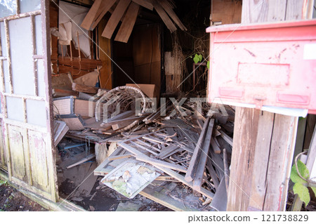 Abandoned house in the countryside, Kasama City, Ibaraki Prefecture 121738829