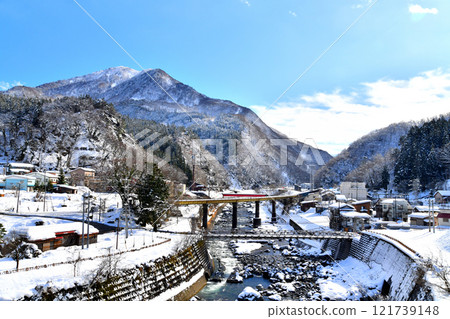 Himekawa Onsen (near the confluence of the Himekawa River and the Otokoro River), overlooking the area around Hiraiwa Station (Otari Village, Nagano Prefecture) [2024.12] 121739148