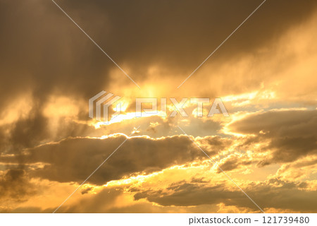烏雲 121739480