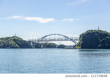 View of the surrounding islands from Misumi Nishi Port, Uki City, Kumamoto Prefecture 121739696
