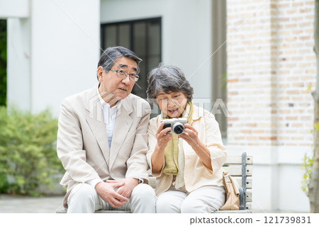 Senior couple with camera Senior couple with camera 121739831