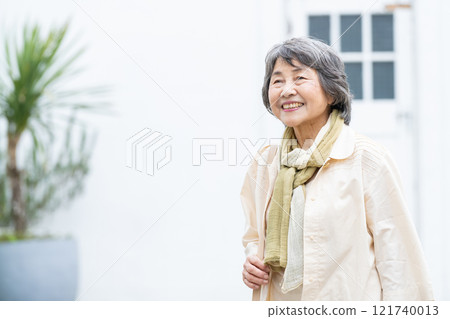 旅行的資深婦女 121740013