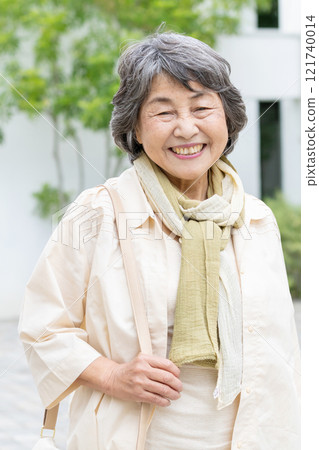 旅行的資深婦女 121740014