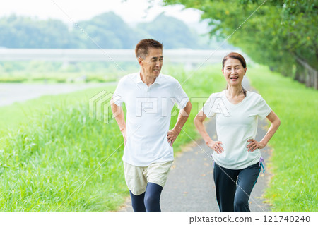 Senior couple stretching 121740240