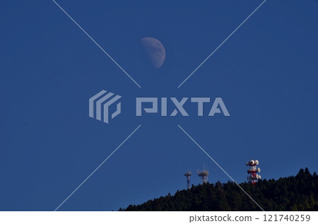 Fukuoka Sasaguri - Mount Wakasugi and the autumn half moon 121740259