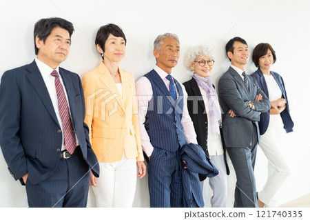 資深商人和職業女性 121740335