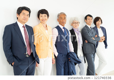資深商人和職業女性 121740336