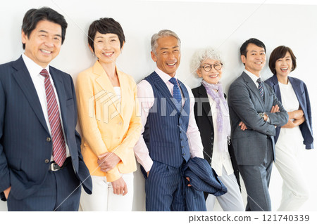資深商人和職業女性 121740339