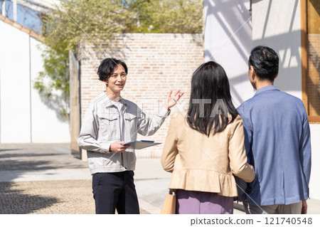 A businessman and a middle-aged couple having a meeting about renovation 121740548