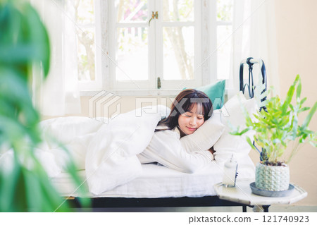 woman sleeping in bed woman sleeping in bed 121740923