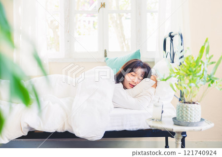 woman sleeping in bed 121740924