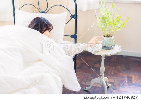 Woman stopping the alarm 121740927