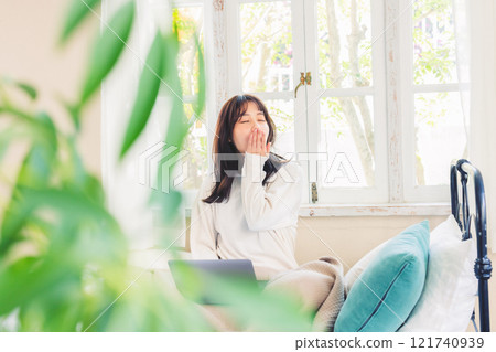 A yawn yawn 121740939