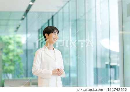 白色的一位小姐 白色的一位小姐 121742552