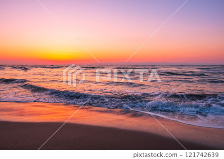 The sea at dusk 121742639