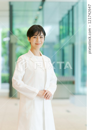 A young lady in white 121742647