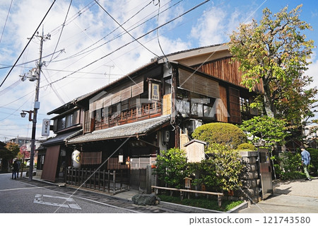 京都伏見寺田屋（初冬） 121743580