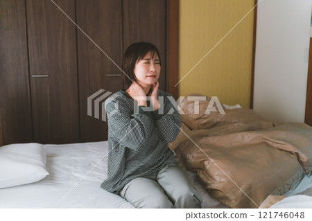 我早上醒來時脖子疼 121746048