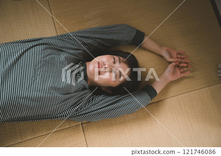 Going to bed 121746086