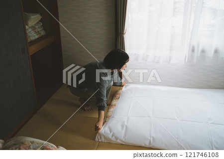 Laying out the futon 121746108