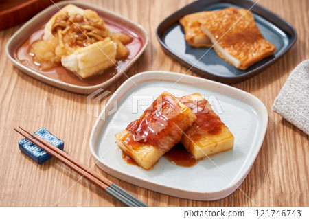 擺好年糕菜餚 擺好年糕菜餚 121746743