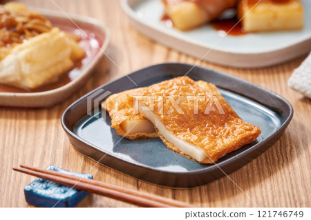 擺好年糕菜餚 擺好年糕菜餚 121746749