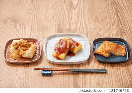擺好年糕菜餚 121746758