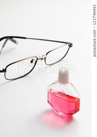 Eyes and eye glasses Eyes and eye glasses 121746942