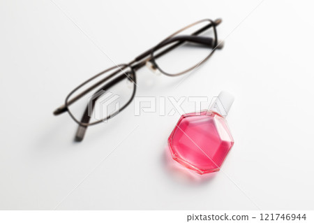 眼睛和眼鏡 121746944