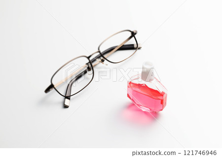 Eyes and eye glasses Eyes and eye glasses 121746946