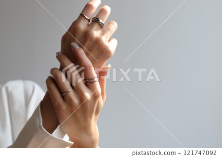 女手 121747092