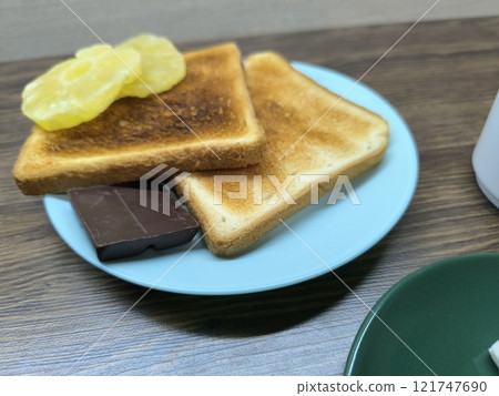 toasters on a plate for breakfast. high-quality photo toasters on a plate for breakfast. high-quality photo 121747690