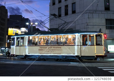 [廣島電鐵]200型～聖誕列車～（白島線：八丁堀～女學院前） 121748030