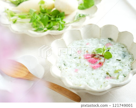 Spring Seven Herbs Rice Porridge with Sakura Seven Herbs Spring Seven Herbs Rice Porridge with Sakura Seven Herbs 121749001
