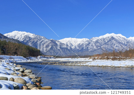 Shinano Omachi Mountain View: The Northern Alps, Ushiro-Tateyama mountain range in winter Shinano Omachi Mountain View: The Northern Alps, Ushiro-Tateyama mountain range in winter 121749351