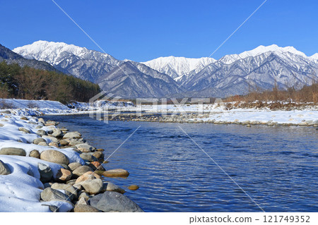 Shinano Omachi Mountain View: The Northern Alps, Ushiro-Tateyama mountain range in winter 121749352
