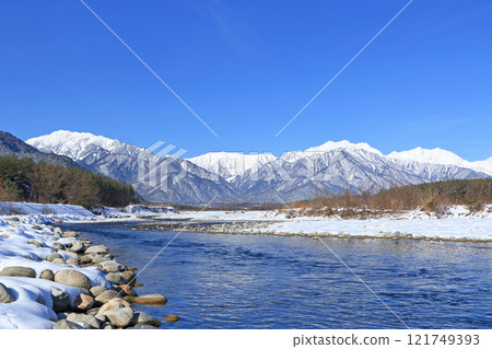 Shinano Omachi Mountain View: The Northern Alps, Ushiro-Tateyama mountain range in winter 121749393